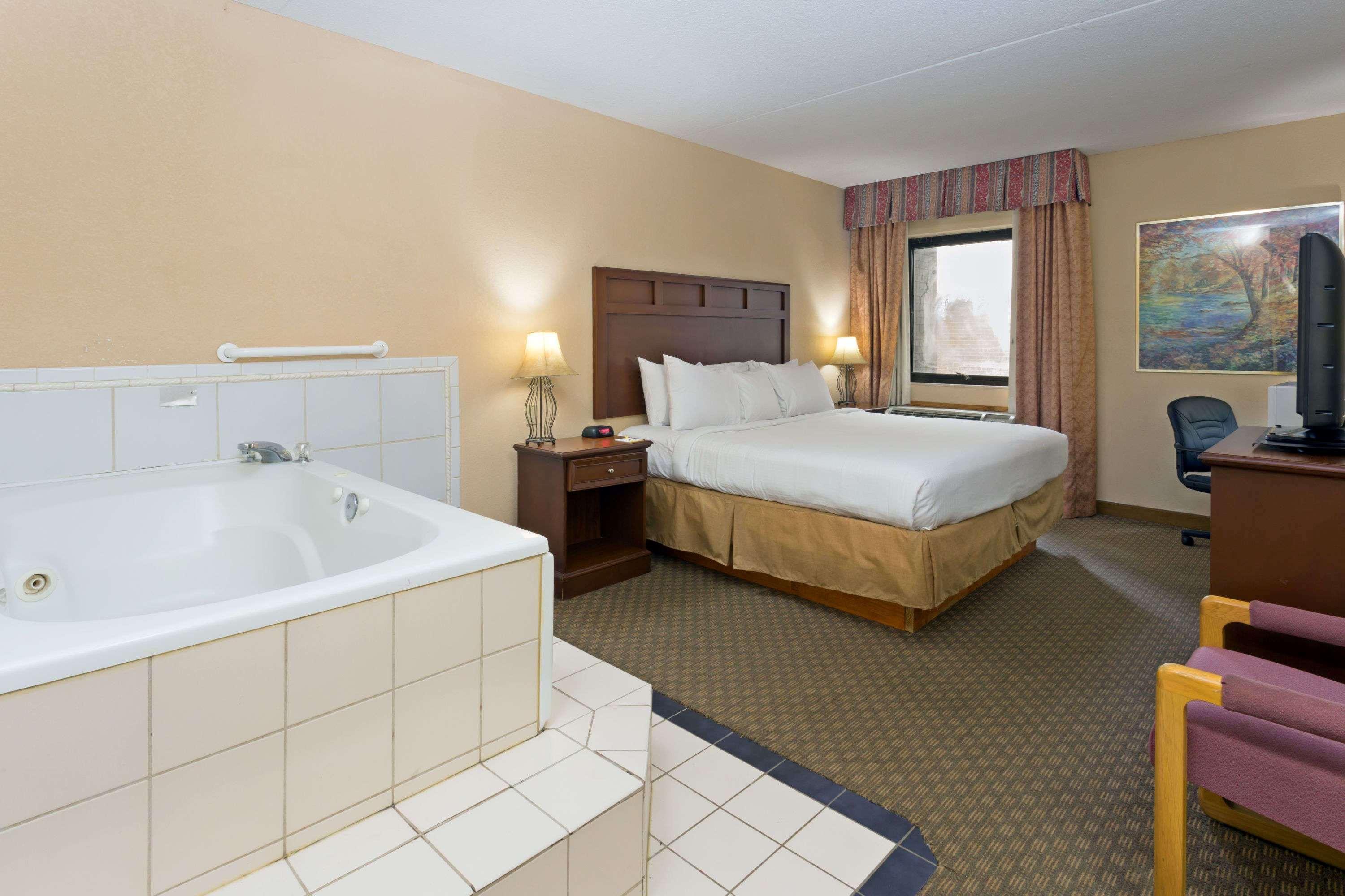 Days Inn & Suites By Wyndham Northwest Indianapolis Kültér fotó