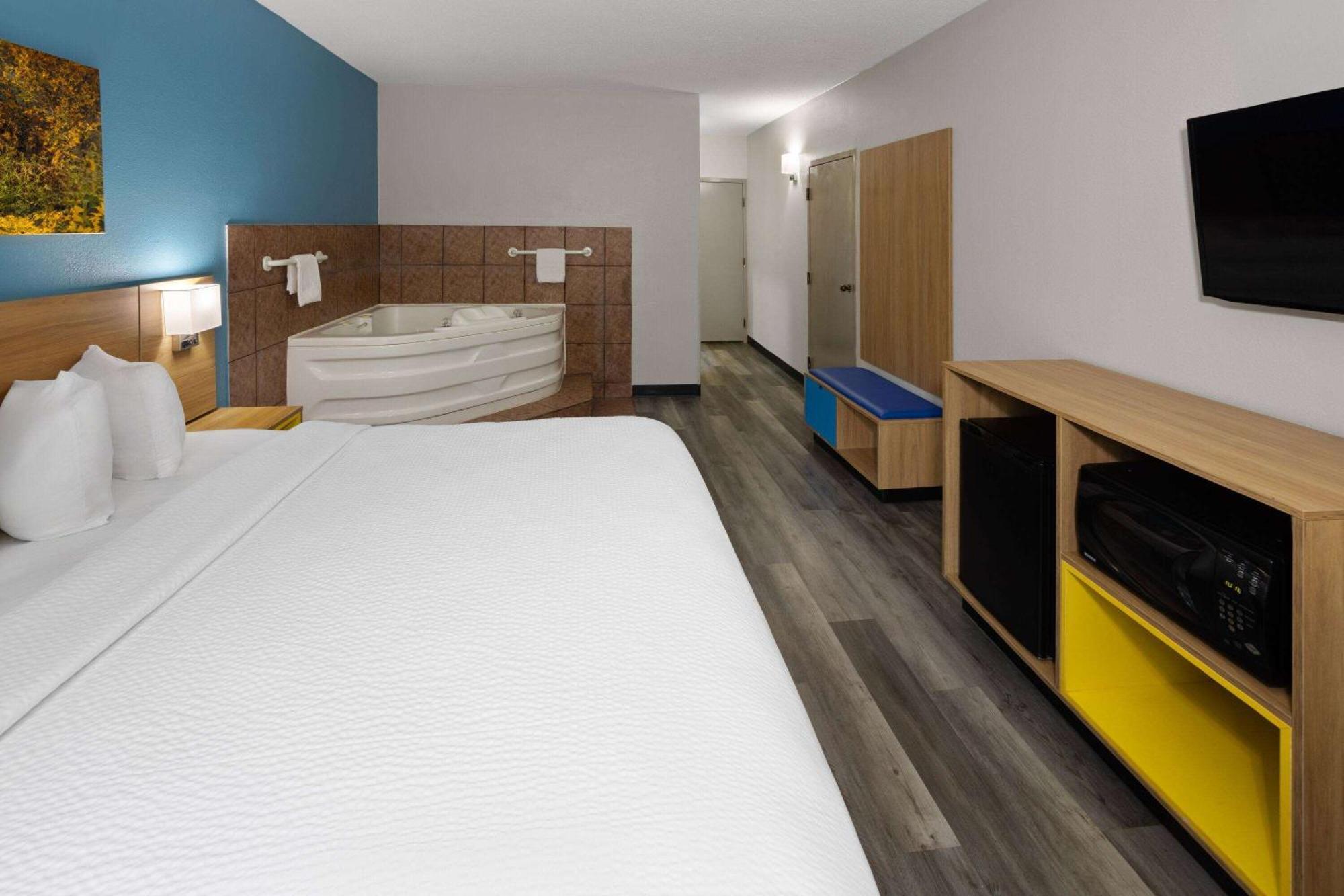 Days Inn & Suites By Wyndham Northwest Indianapolis Kültér fotó