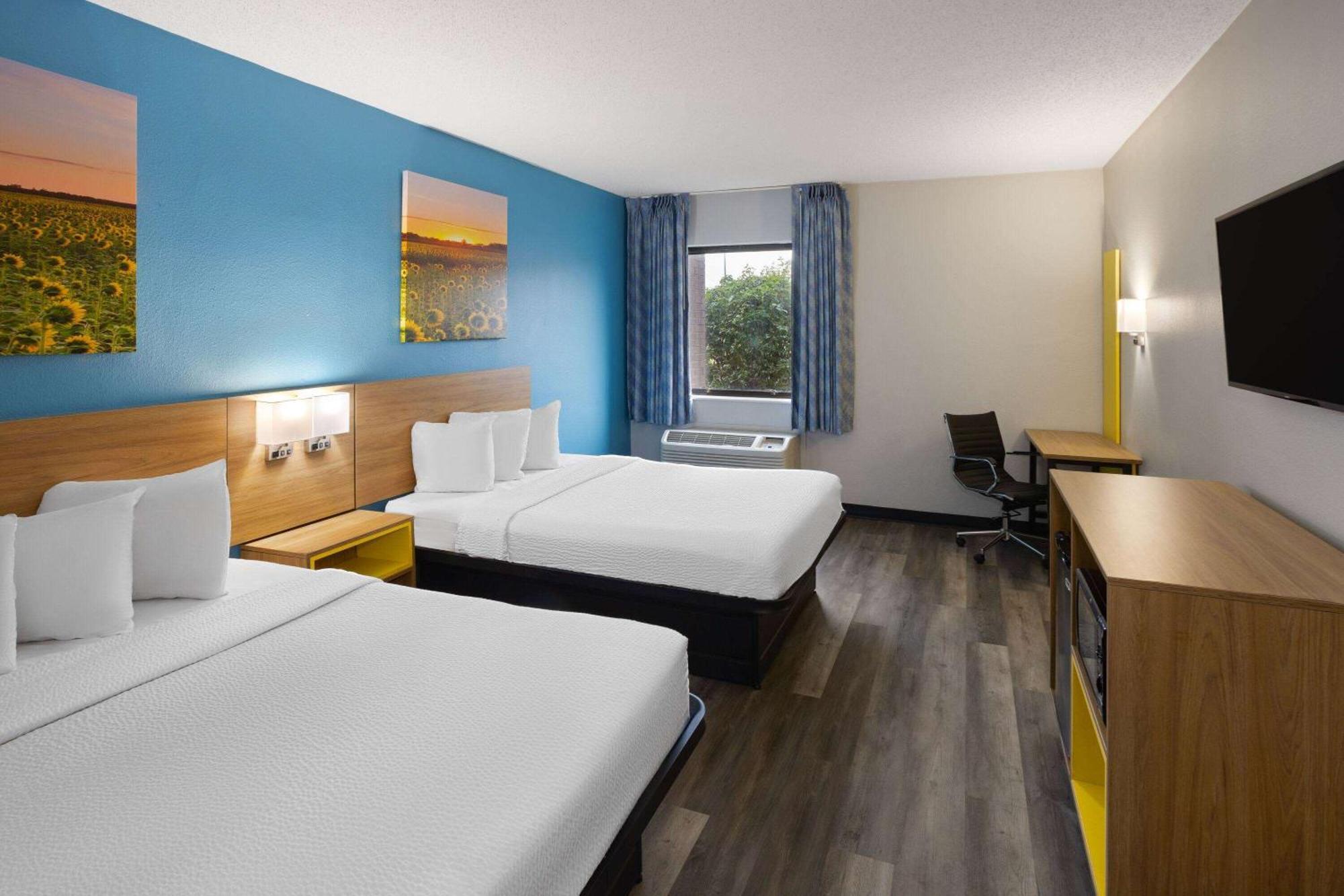 Days Inn & Suites By Wyndham Northwest Indianapolis Kültér fotó